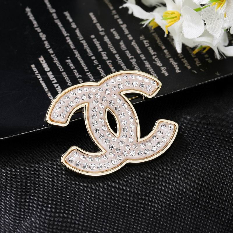 Chanel Brooch 03yxs125